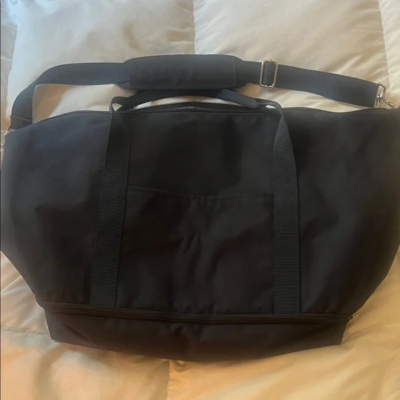 Lo & Sons Navy Travel Bag - Picture 6 of 6